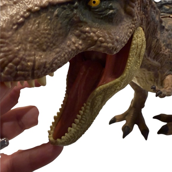 Jurassic World Tyrannosaurus T-Rex Dino Escape Stomp N Escape Action Figure - Picture 10 of 15